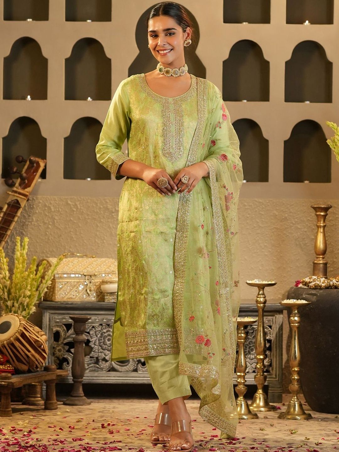 Women Ethnic Motifs Kurta with Trousers & Dupatta