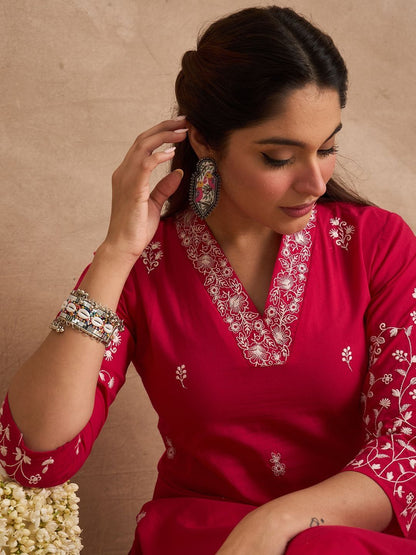 Women Ethnic Motifs Embroidered Cotton Kurta with Trousers