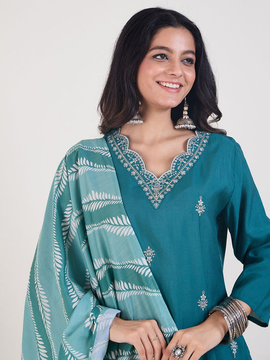 Ethnic Motifs Embroidered V-Neck Thread Work Kurta & Trousers With Dupatta