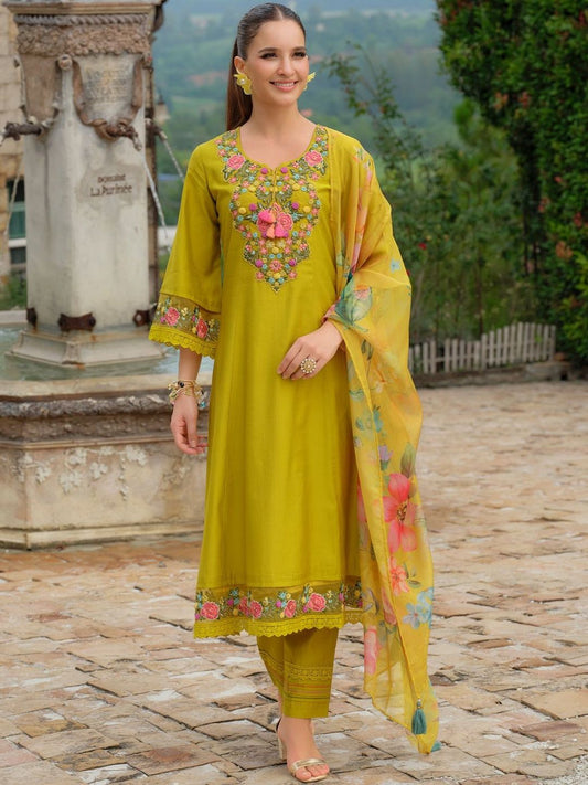 Women Floral Embroidered Regular Thread Work Kurta And Trousers With Dupatta