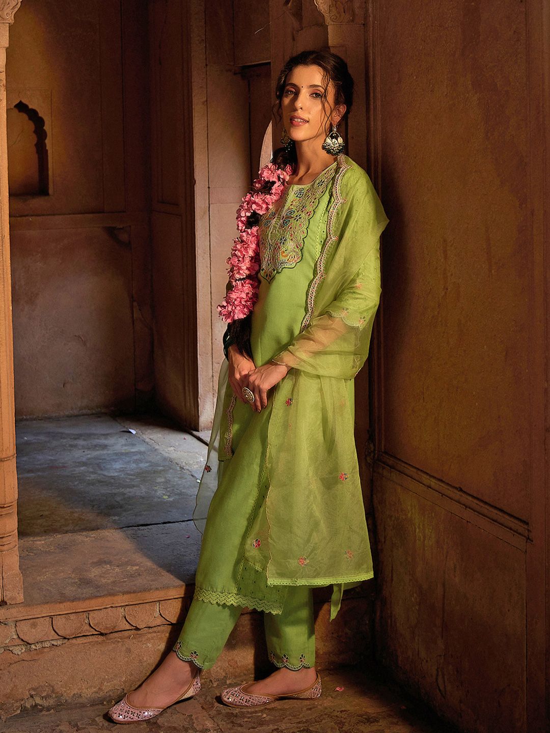 Dhiyona CH Women Floral Embroidered Kurta with Trousers & Dupatta