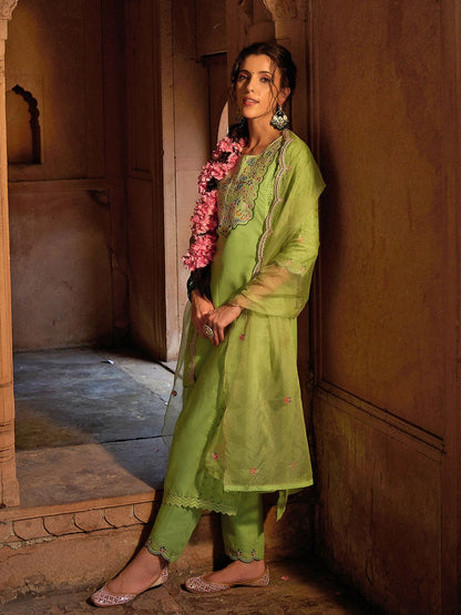 Dhiyona CH Women Floral Embroidered Kurta with Trousers & Dupatta