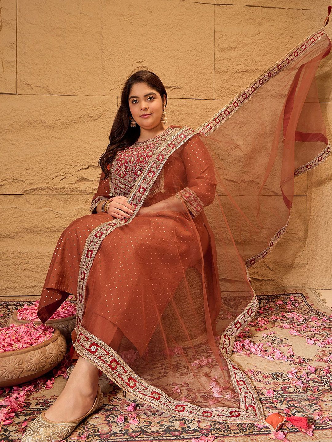 Dhiyona IN Plus Size Floral Yoke Design Sequinned Kurta With Trousers & Dupatta