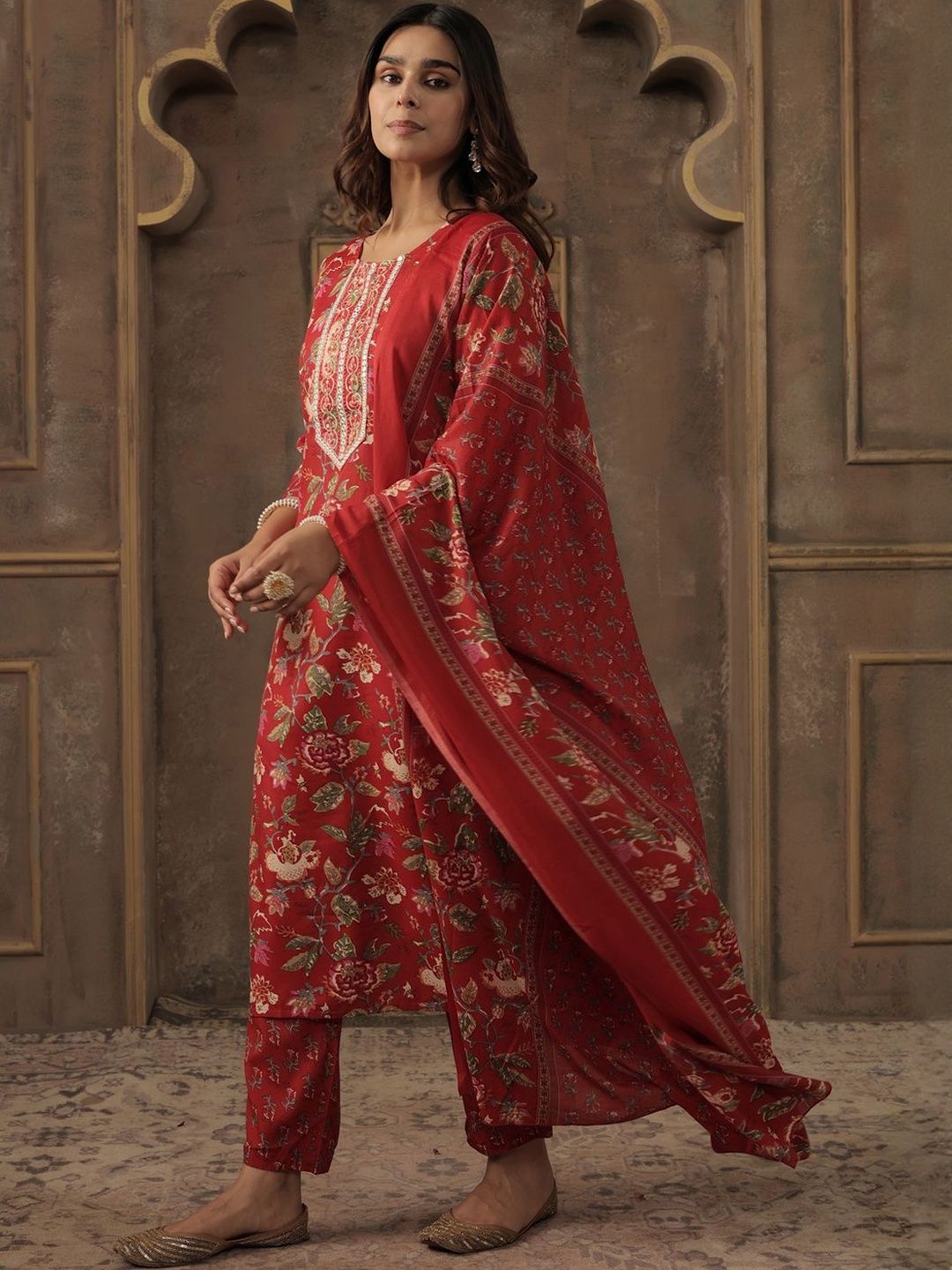 Floral Printed Round Neck Straight Kurta With Trousers & Dupatta
