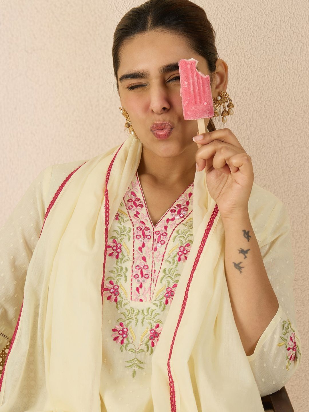 Women Floral Embroidered Regular Thread Work Pure Cotton Kurta with Trousers & With Dupatta