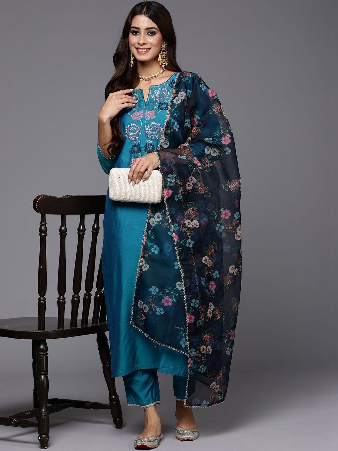 Women Floral Embroidered Regular Thread Work Kurta with Trousers & With Dupatta
