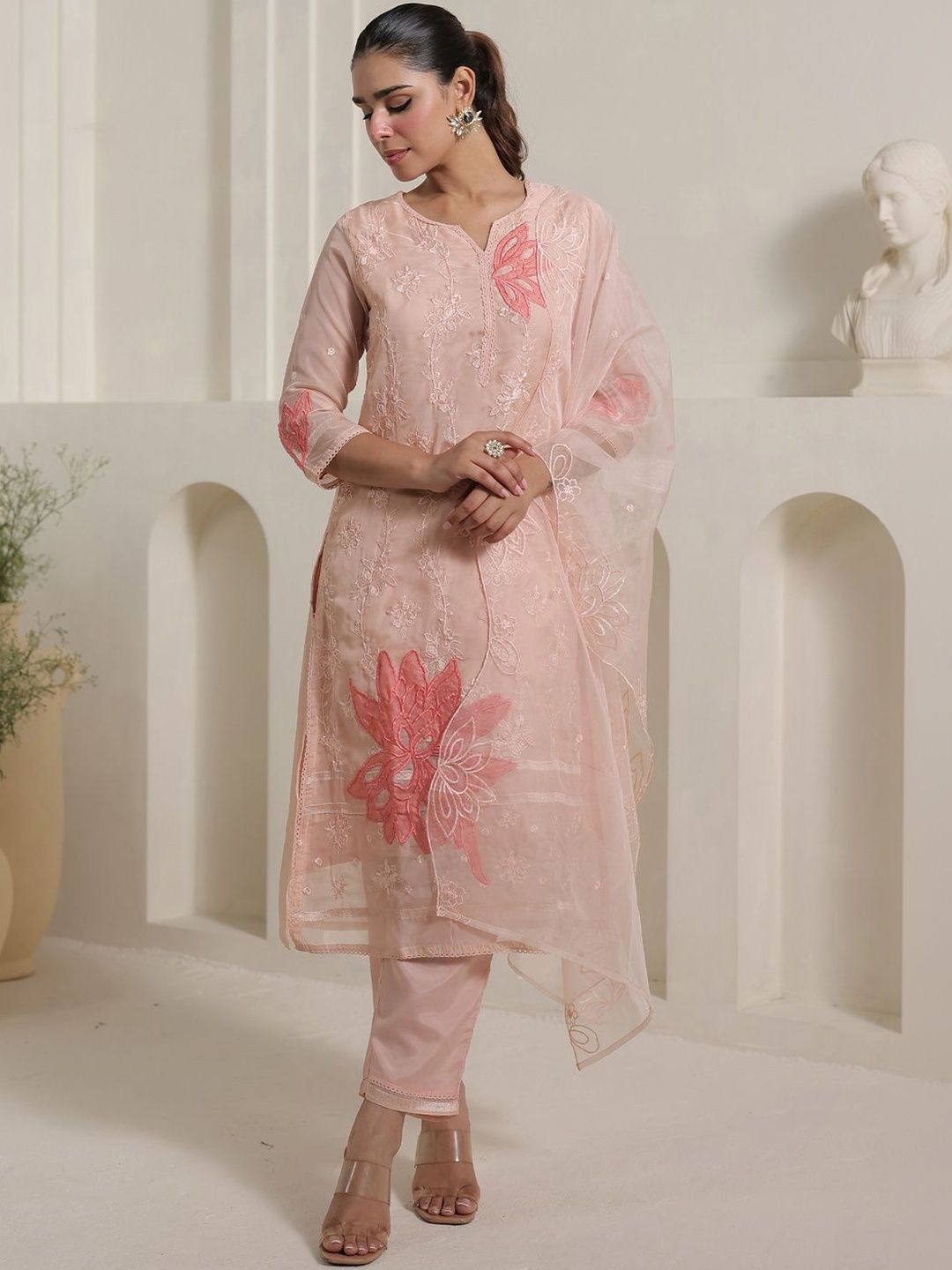 Women Floral Embroidered Regular Thread Work Kurta with Trousers & With Dupatta