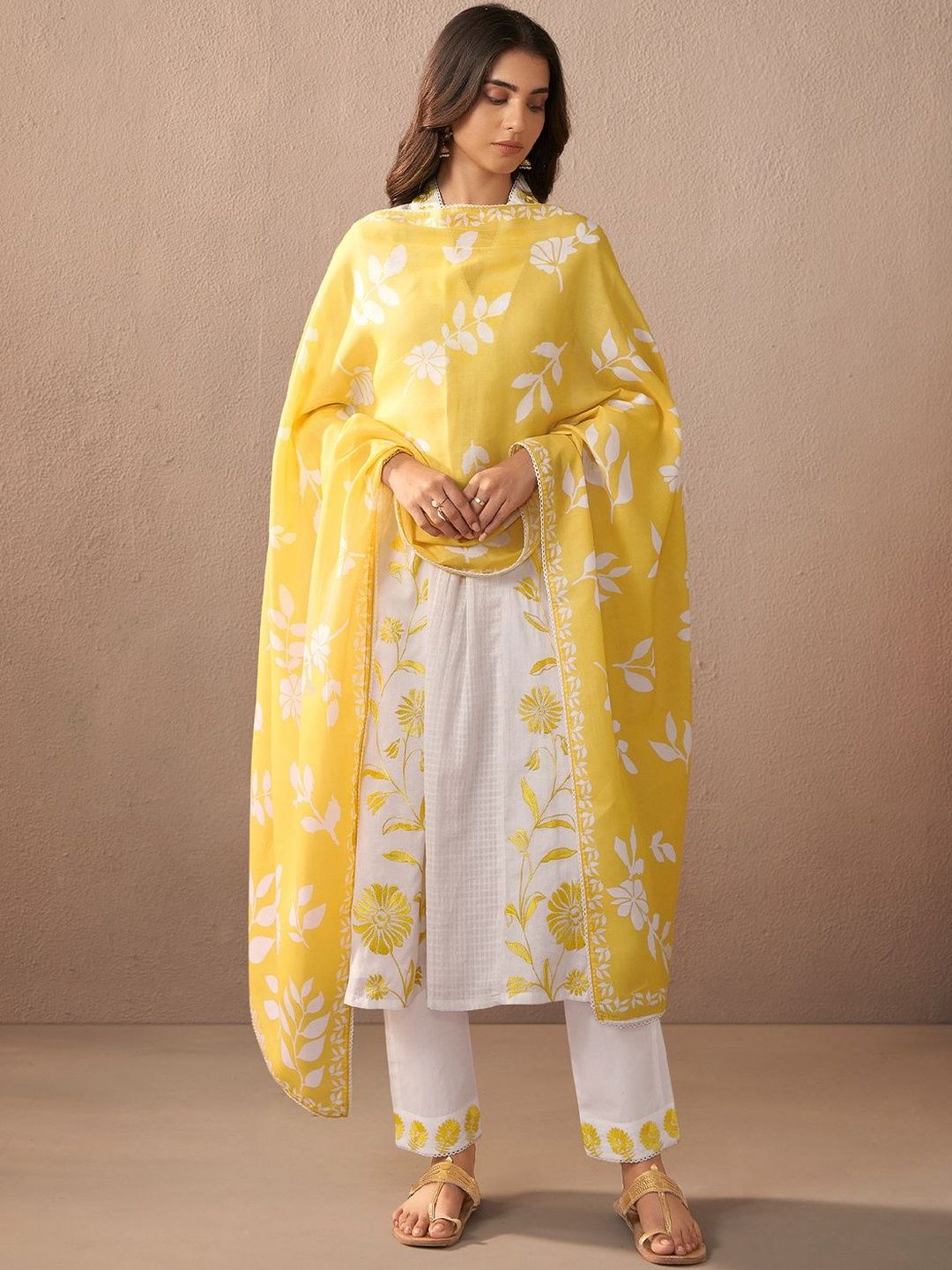 Women Floral Embroidered Regular Thread Work Pure Cotton Kurta with Trousers & With Dupatta