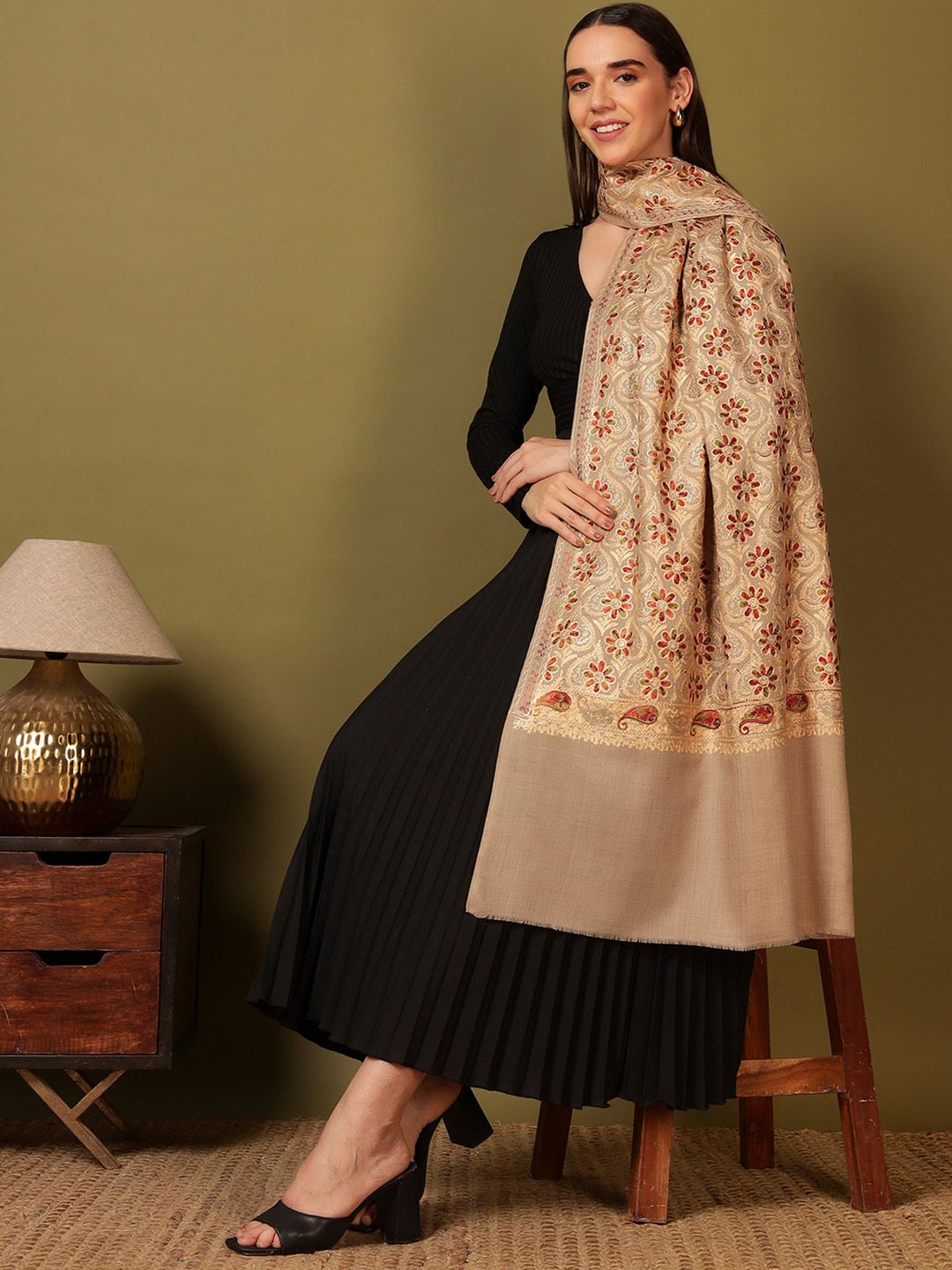 Dhiyona PA Kashish Floral Embroidered Woolen Shawl