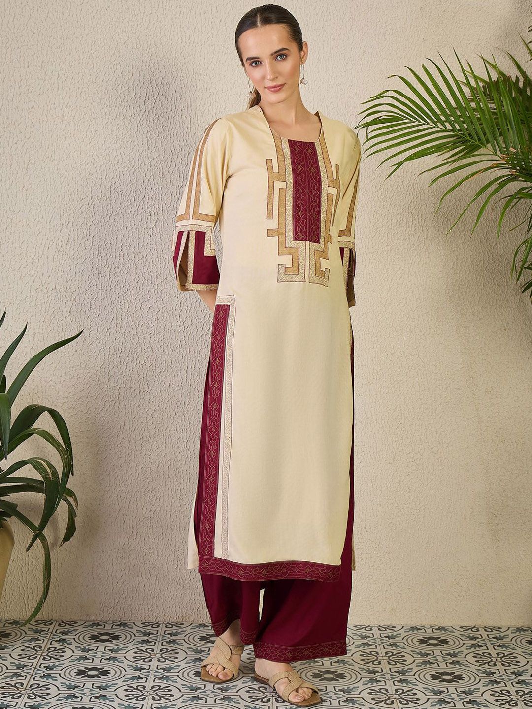 Women Ethnic Motifs Embroidered Regular Thread Work Kurta with Trousers