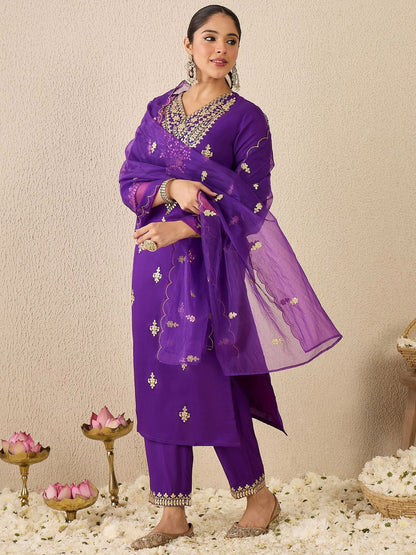 Dhiyona IE Women's Ethnic Motifs Embroidered Thread Work Straight Kurta With Trousers & Dupatta