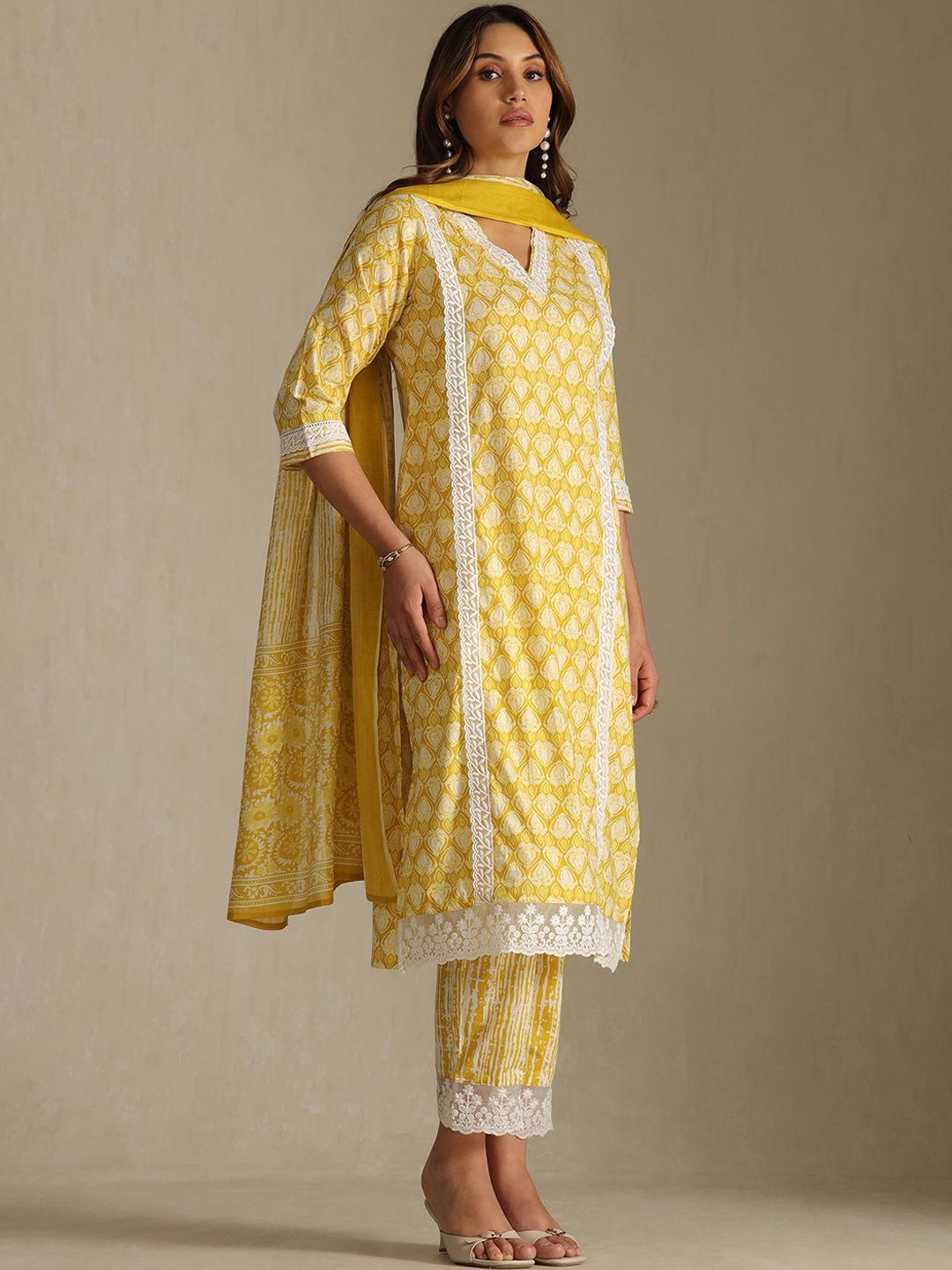 Dhiyona SO Women's Women Printed Thread Work Kurta with Trousers & With Dupatta
