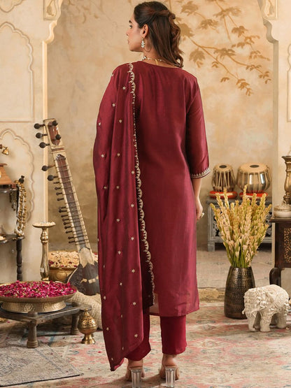 Dhiyona IE Women's Floral Embroidered Round Neck Zari Straight Kurta & Trousers With Dupatta