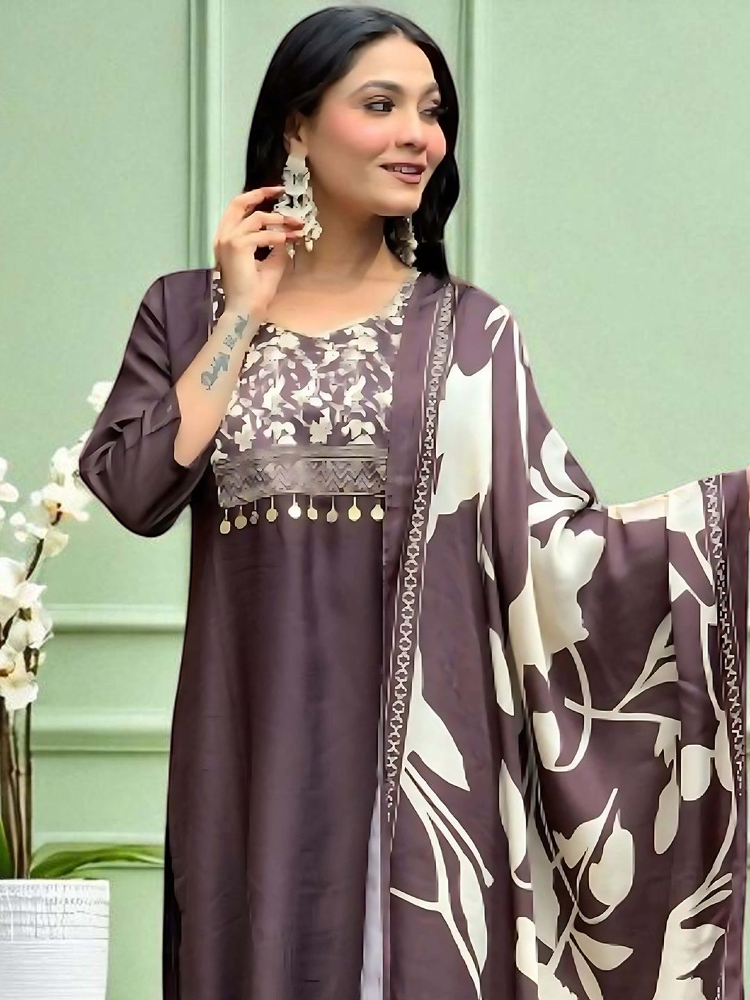 Dhiyona SN Women's SangriaFloral Floral Printed Yoke Or Border Straight Kurta With Trouser And Dupatta