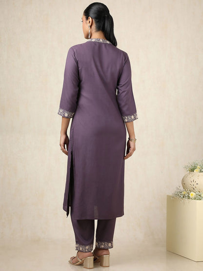 Dhiyona SO Women's Floral Embroidered Mandarin Collar Thread Work Kurta With Trouser