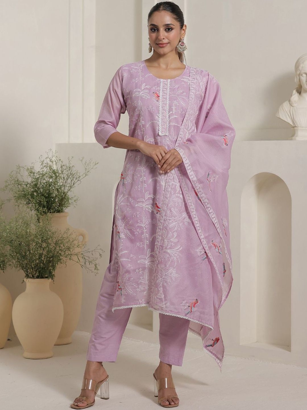 Women Floral Embroidered Round Neck Thread Work Kurta with Trousers & Dupatta