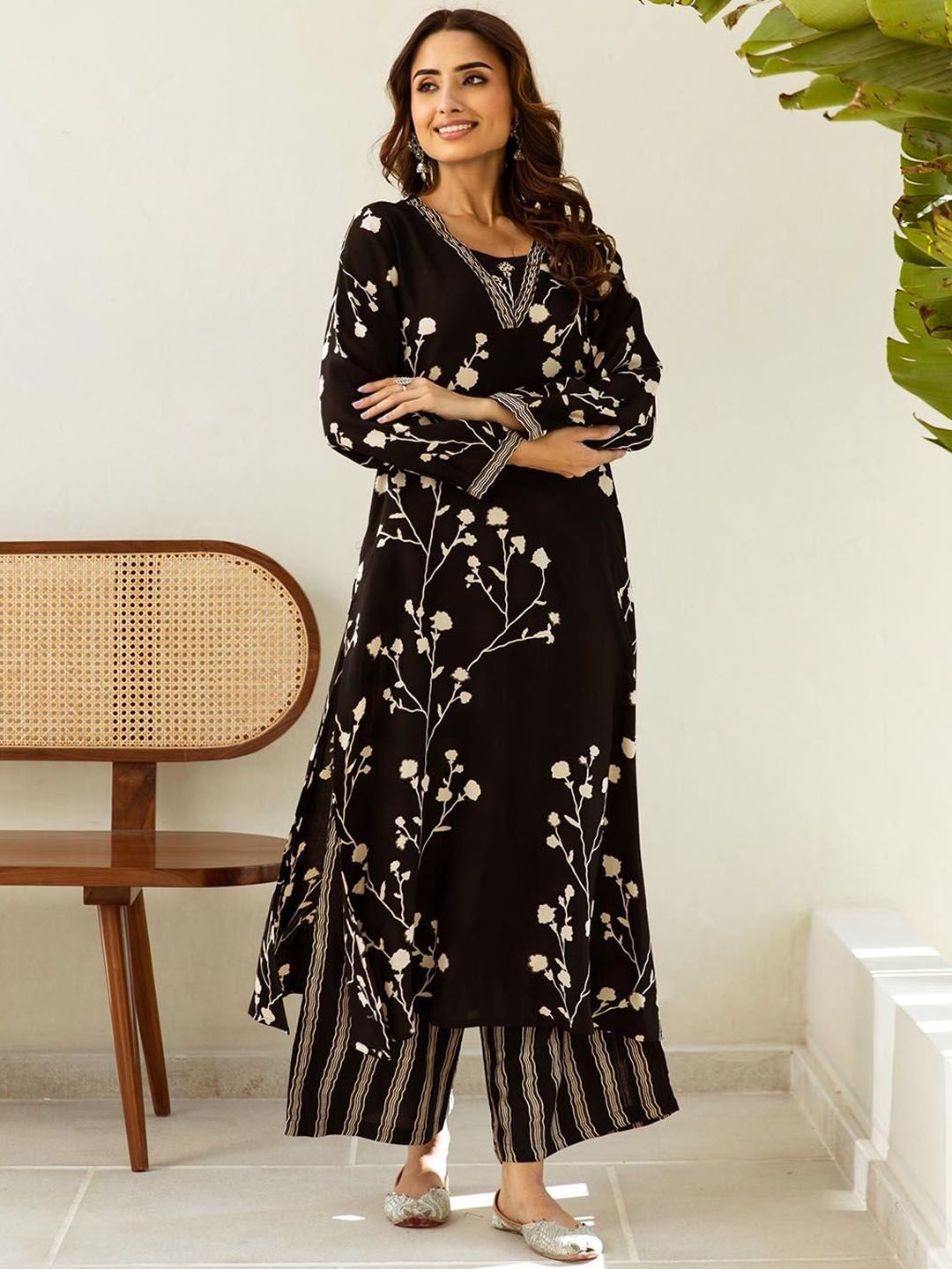 Dhiyona IS Women's Women Floral Printed Kurta with Palazzo