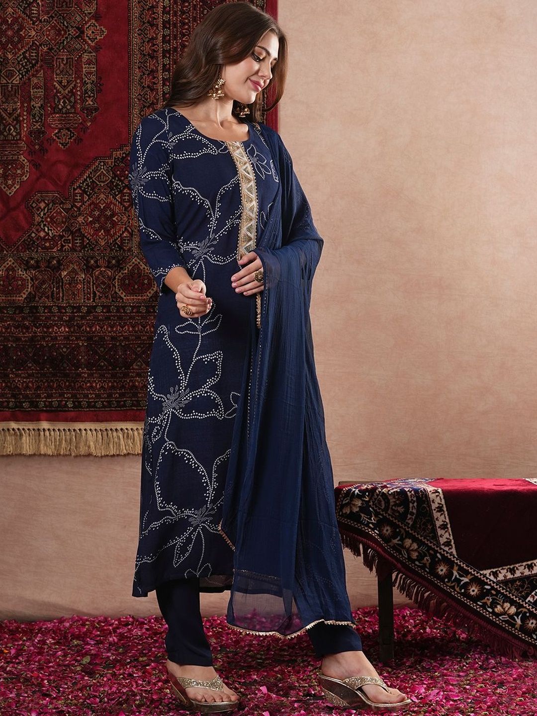 Dhiyona KL Women Floral Printed Regular Gotta Patti Kurta with Trousers & With Dupatta