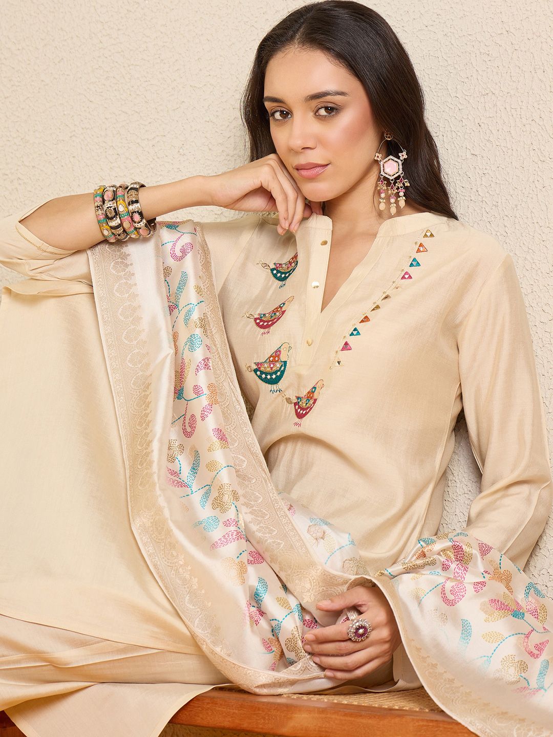 Women Floral Embroidered Regular Thread Work Kurta with Trousers & With Dupatta