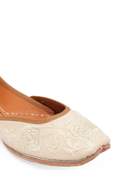 Dhiyona HOP Women Emboidered Leather Mojaris