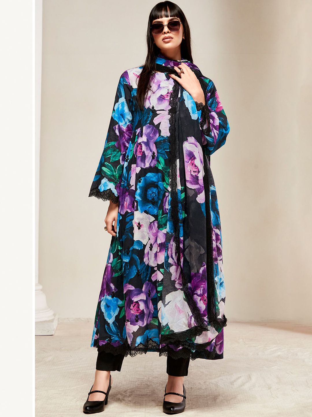 Dhiyona IE Women Floral Embroidered Empire Thread Work Kurta with Trousers & With Dupatta