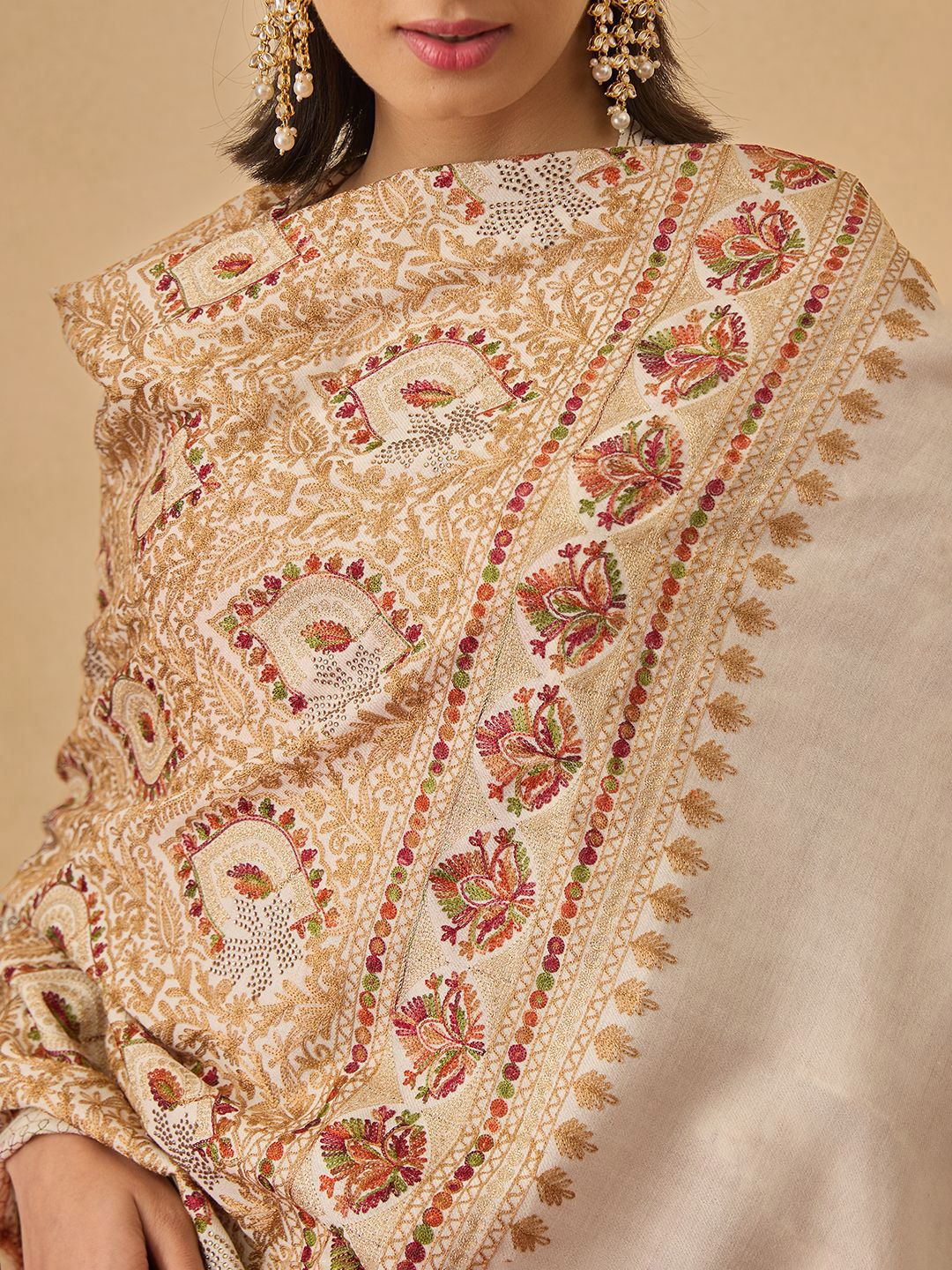 Dhiyona PA Floral Embroidered Thread Work Woollen & Acrylic Shawl