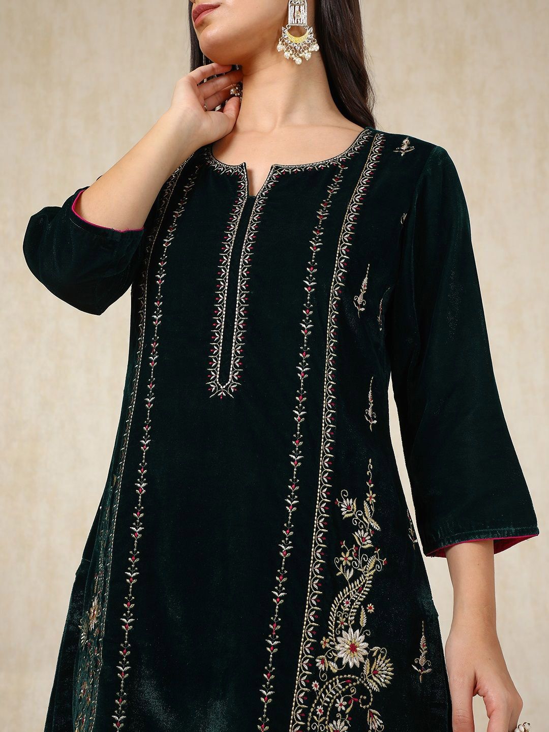 Dhiyona SO Women's Green Floral Embroidered Notch Neck Thread Work Velvet Kurta With Trousers