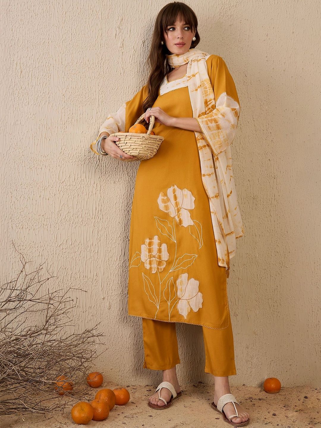 Women Floral Printed Regular Kurta with Trousers & With Dupatta