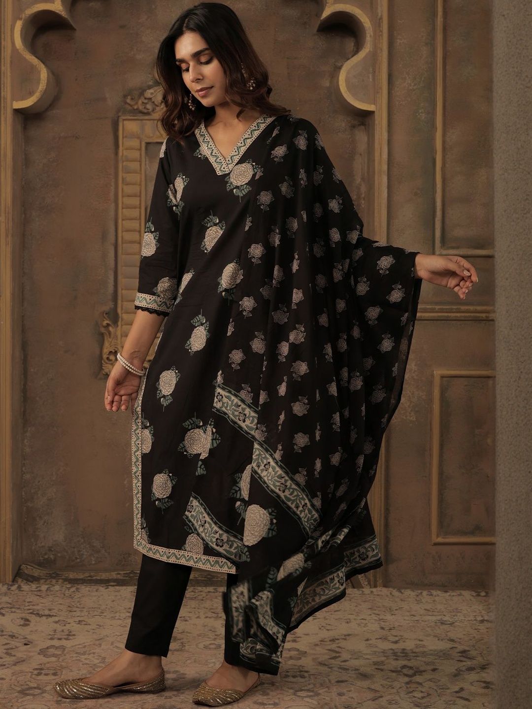 Women Floral Printed Regular Pure Cotton Kurta with Trousers & With Dupatta