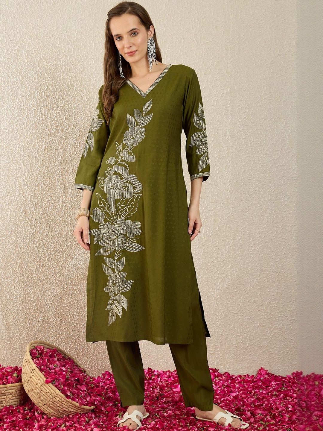 Floral Embroidered Thread Work Straight Kurta With Trousers