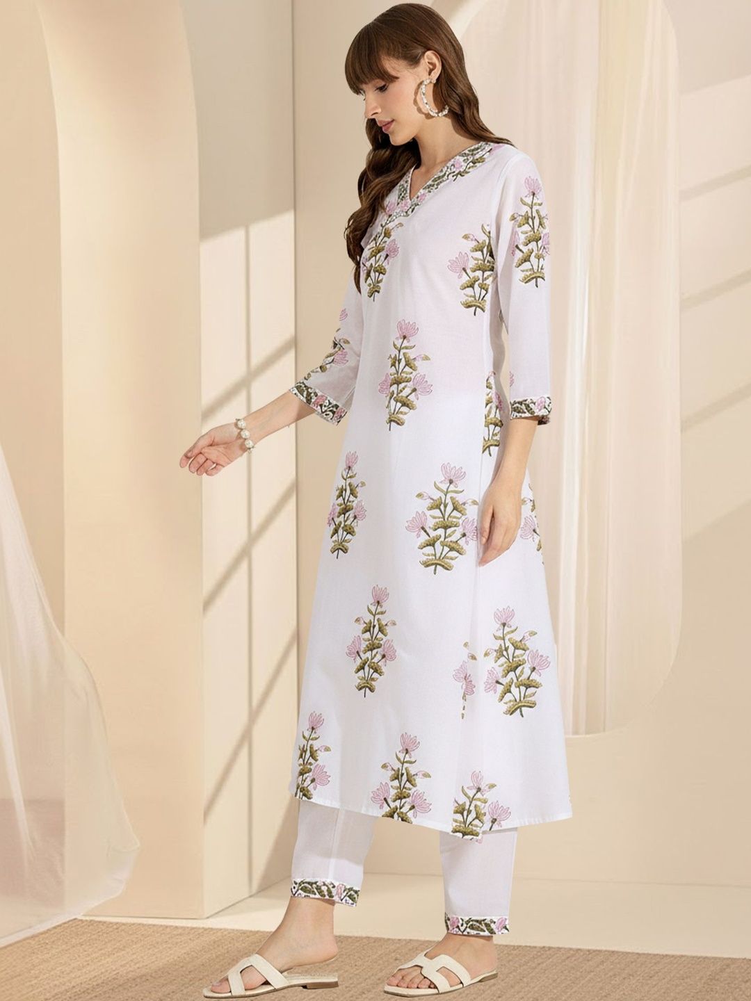 Women Floral Printed Regular Pure Cotton Kurta with Trousers