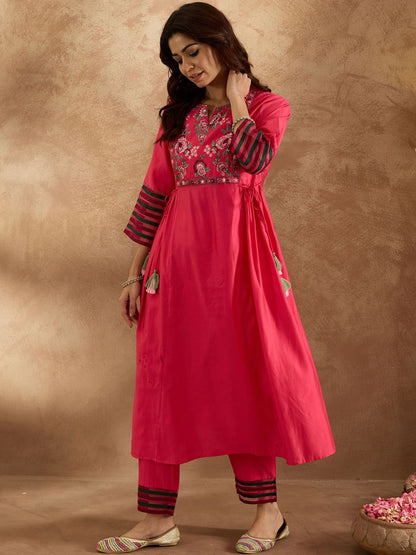 Dhiyona IE Women Floral Embroidered Empire Thread Work Liva Kurta with Trousers