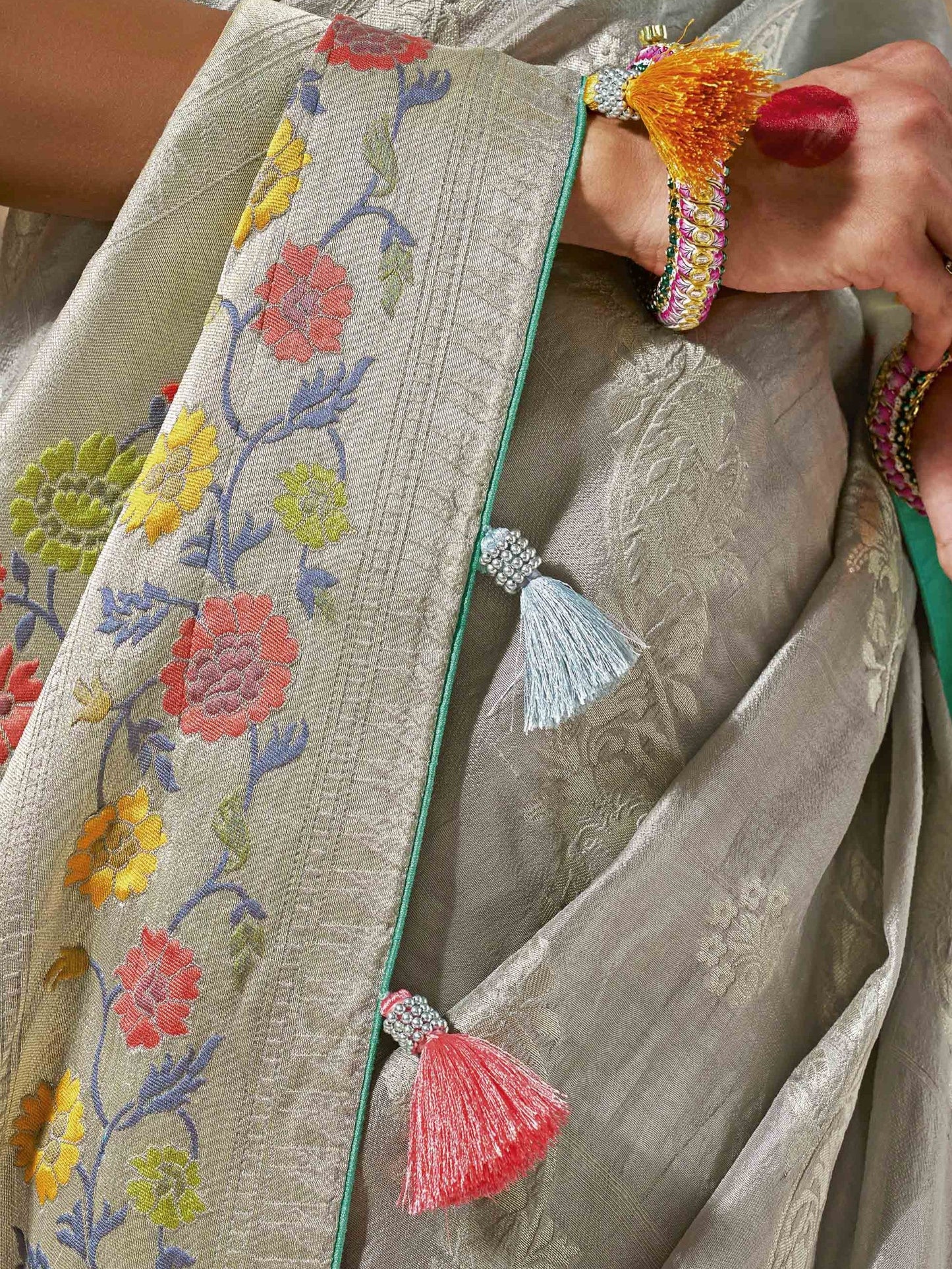 Dhiyona KM Women Elegant Grey Designer Saree