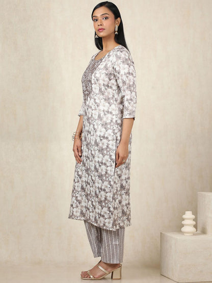 Dhiyona SO Women's Floral Printed Thread Work Round Neck Straight Kurta With Trousers