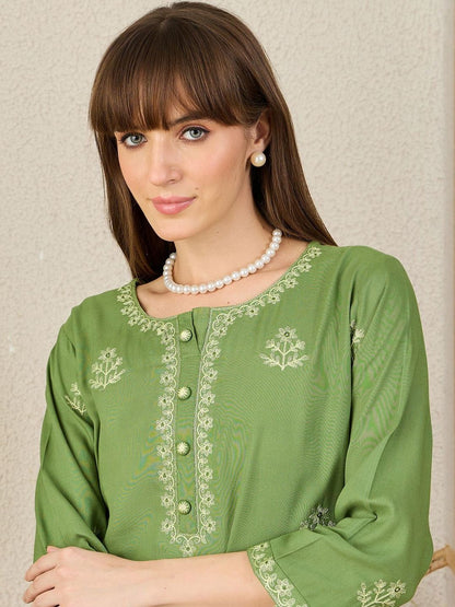 Floral Embroidered Round Neck Thread Work Straight Kurta & Trousers