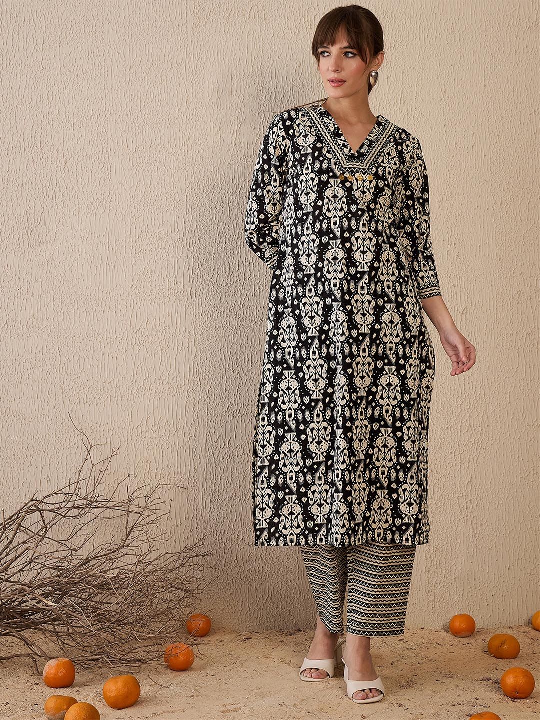 Women Ethnic Motifs Printed Cotton Kurta with Trousers