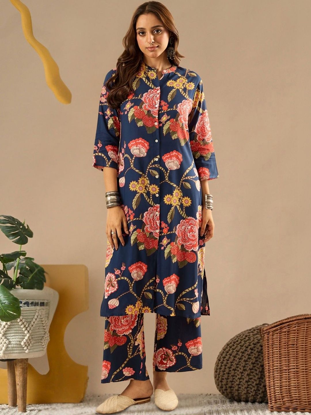 Women Floral Printed Regular Kurta with Trousers