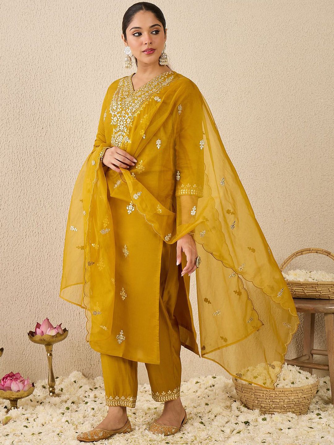 Dhiyona IE Women's Women Ethnic Motifs Embroidered Kurta With Trousers & Dupatta Kurta Sets
