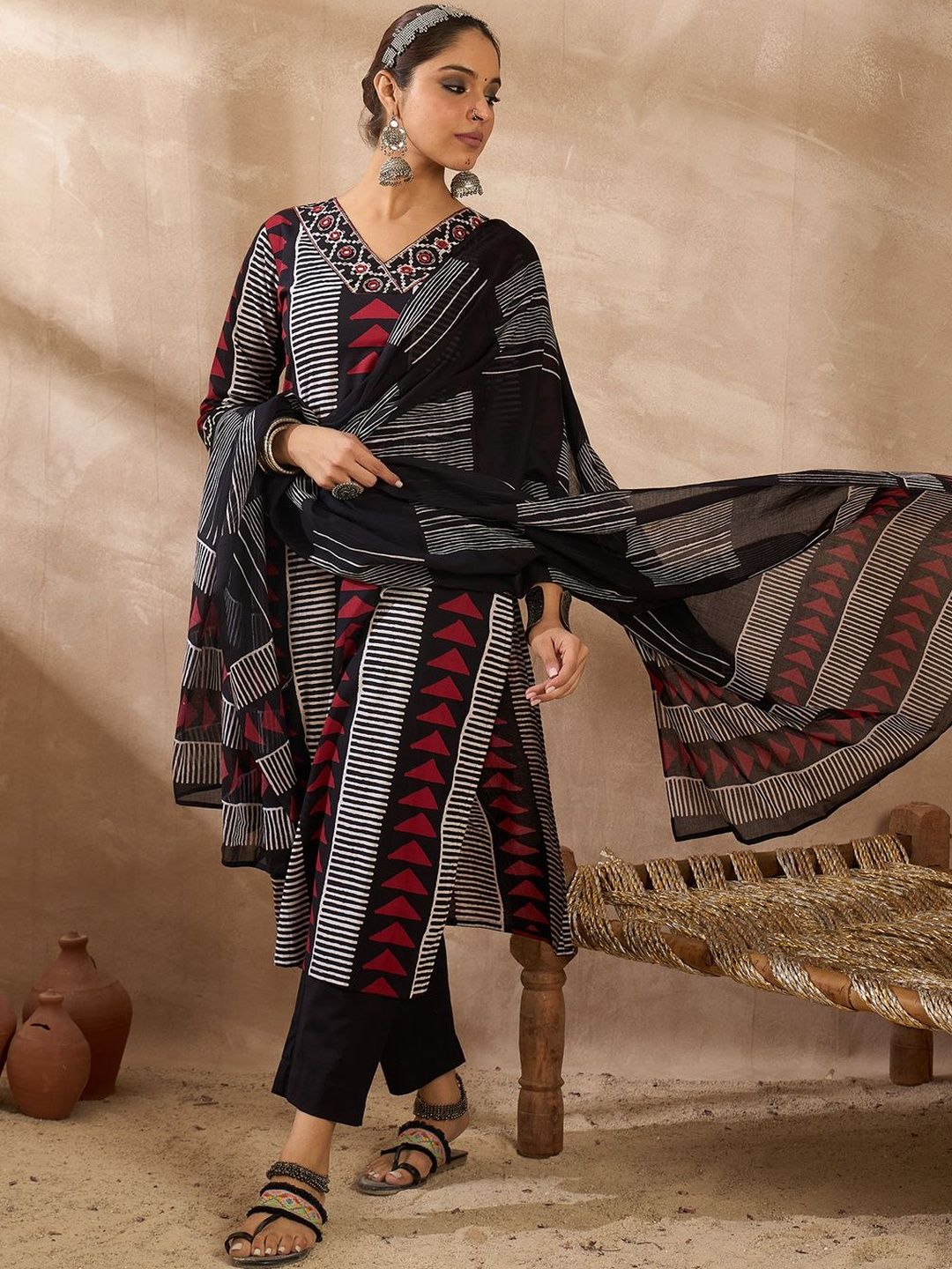 Women Printed Regular Thread Work Pure Cotton Kurta with Trousers & With Dupatta