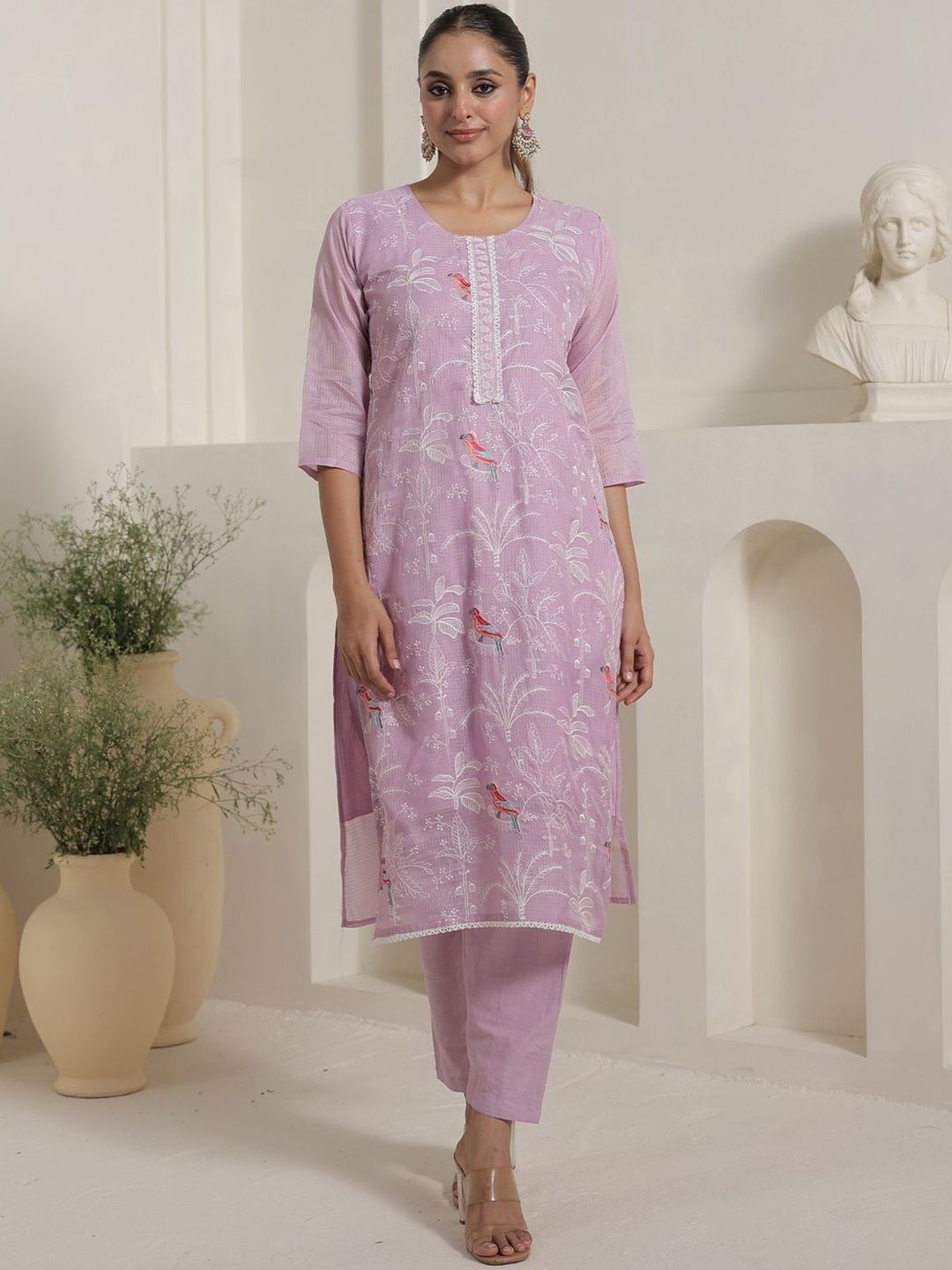 Women Floral Embroidered Round Neck Thread Work Kurta with Trousers & Dupatta