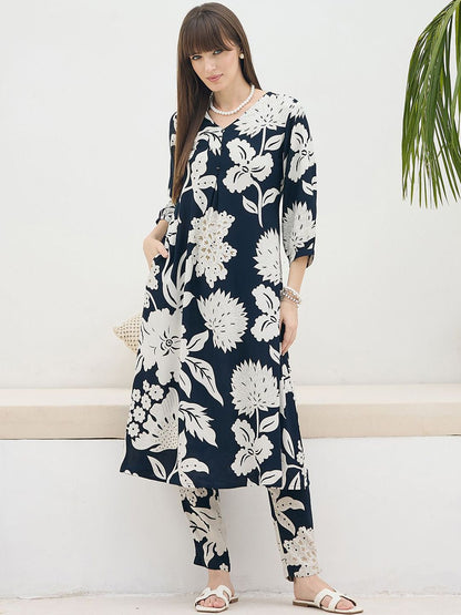 Women Floral Printed Regular Kurta with Trousers