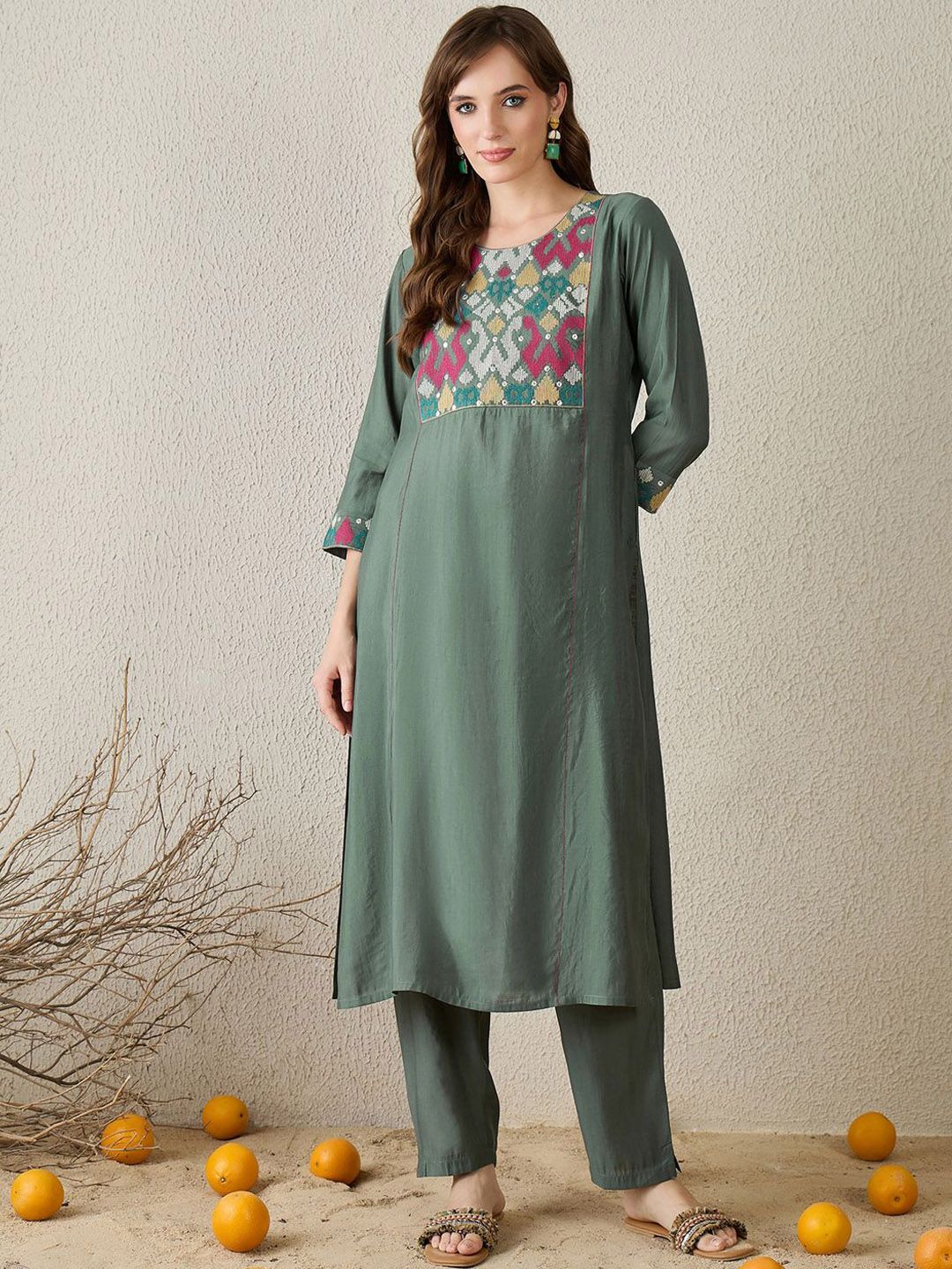 Dhiyona IE Ethnic Motifs Embroidered Round Neck Top With Trousers Co-Ords