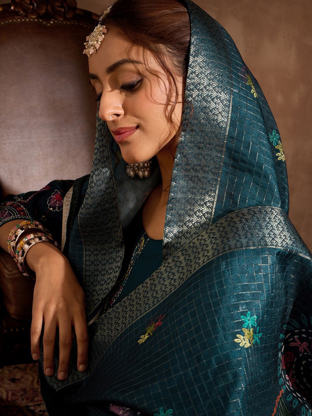 Dhiyona IE Floral Embroidered Thread Work Straight Kurta With Trousers & Dupatta