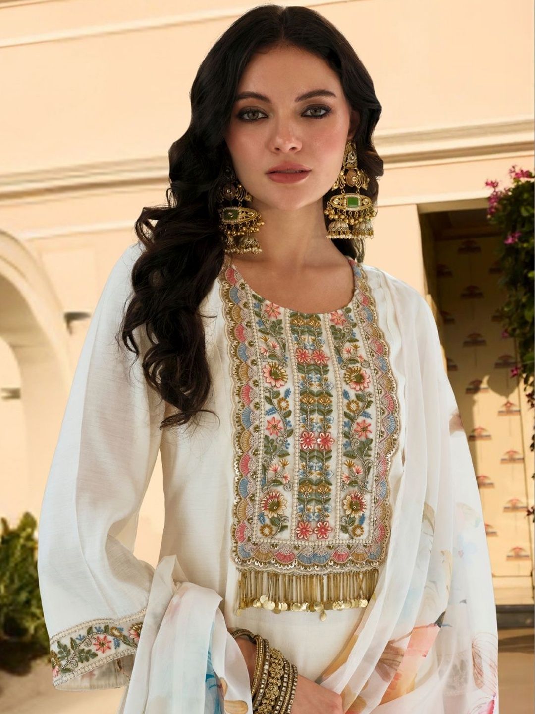 Dhiyona IE Women Floral Embroidered Regular Thread Work Kurta with Trousers & With Dupatta