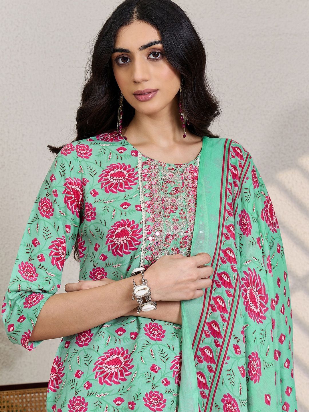 Women Floral Printed Regular Mirror Work Kurta & Trousers With Dupatta