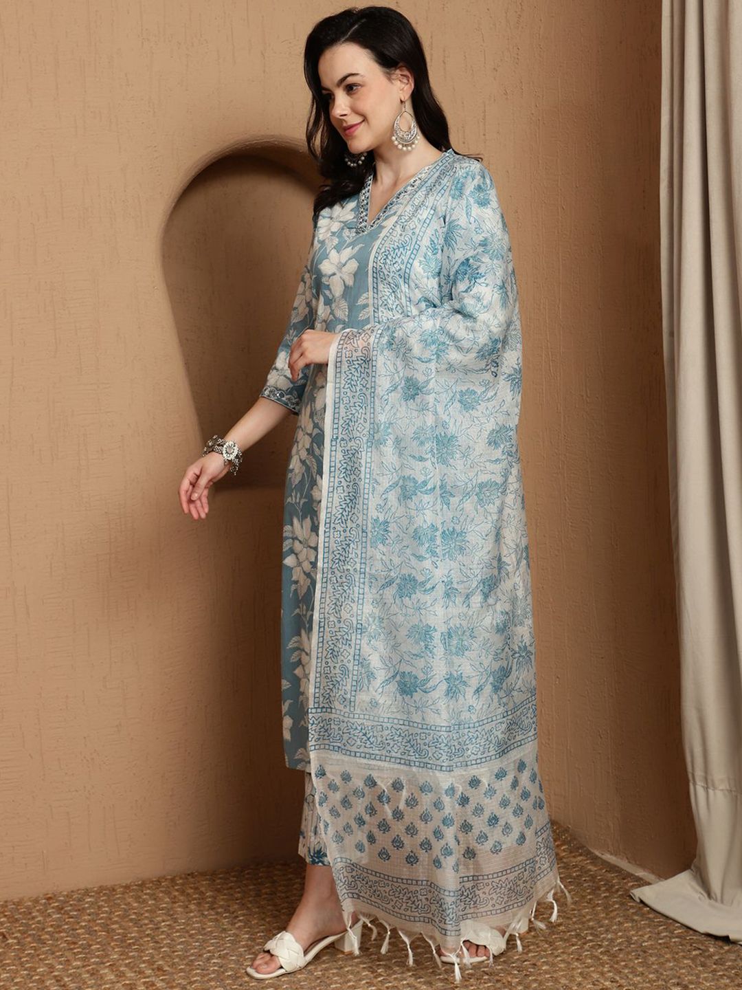 Dhiyona SN Women's Floral Printed Straight Kurta With Trouser & Dupatta