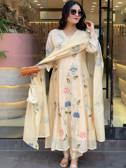 Dhiyona KL Women Floral Embroidered Regular Thread Work Kurta with Trousers & With Dupatta