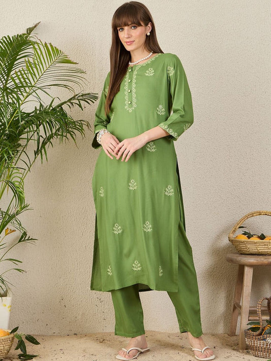 Floral Embroidered Round Neck Thread Work Straight Kurta & Trousers