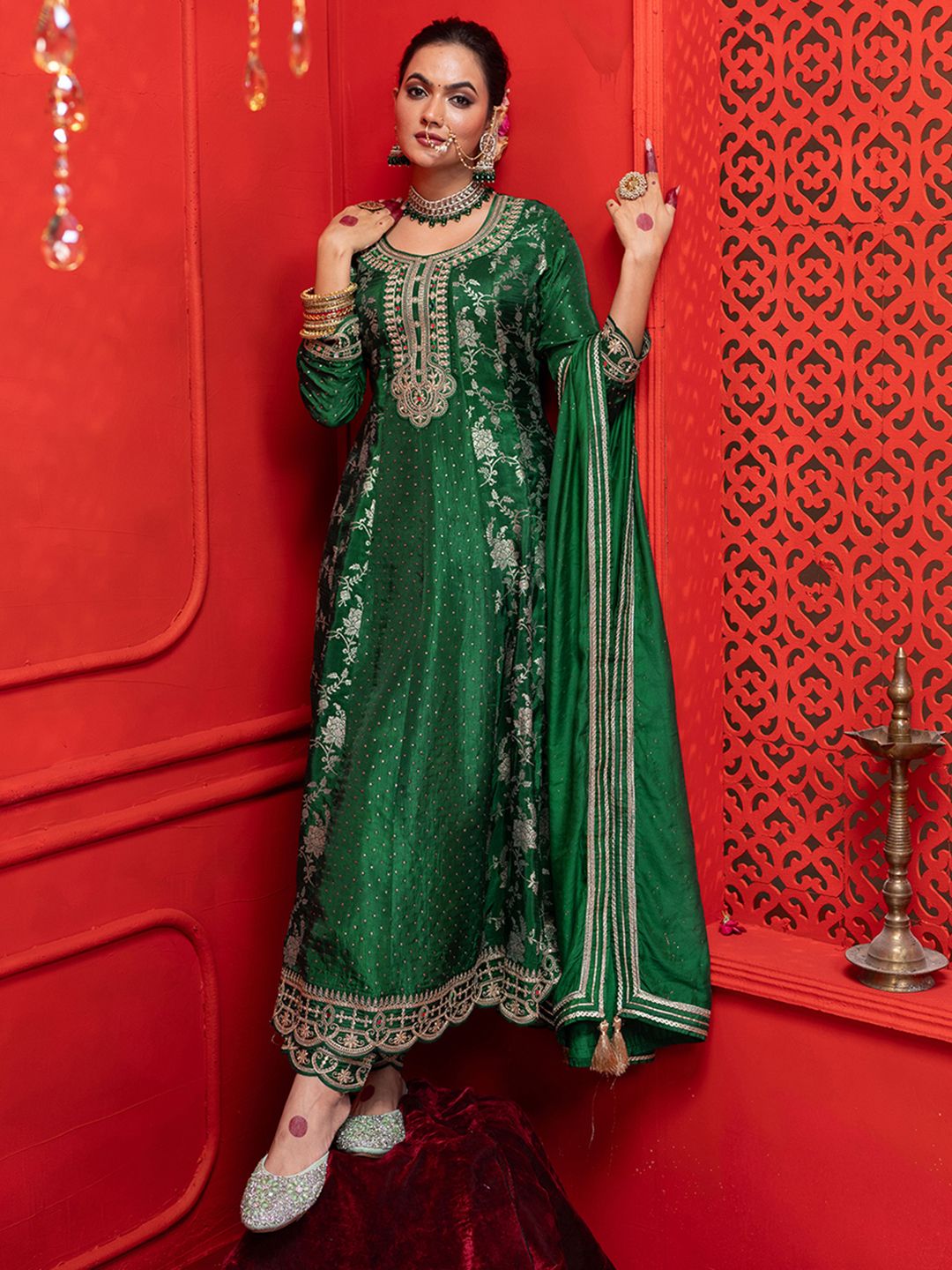 Dhiyona CH Women Ethnic Motifs Embroidered Pleated Kurta with Trousers & Dupatta