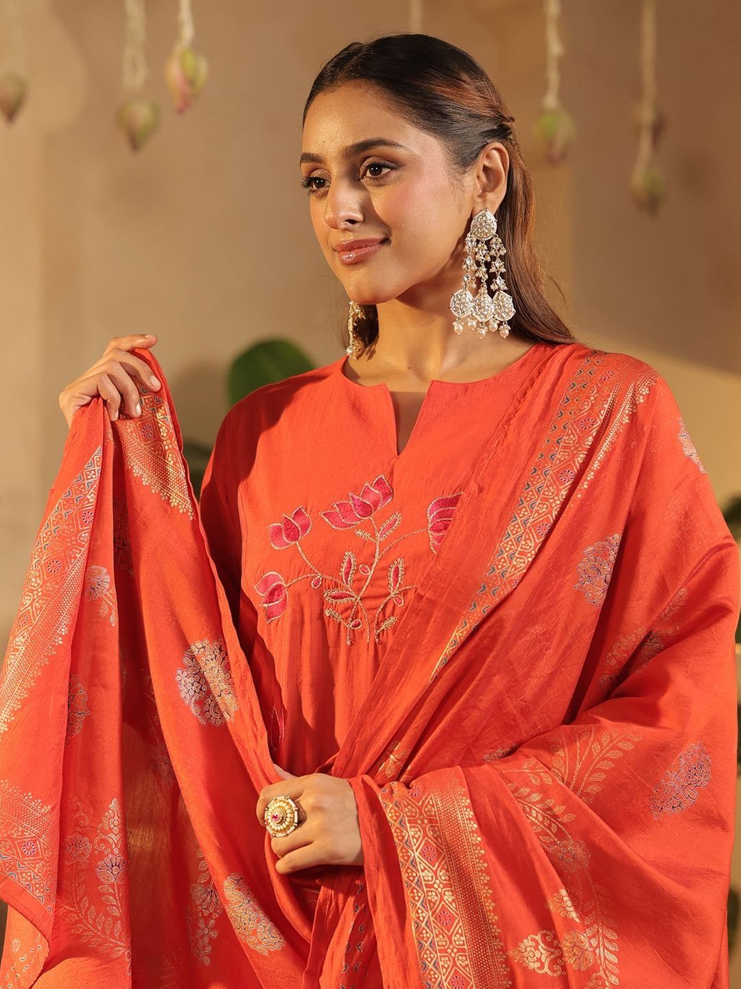 Women Ethnic Motifs Printed Kurta with Trouser